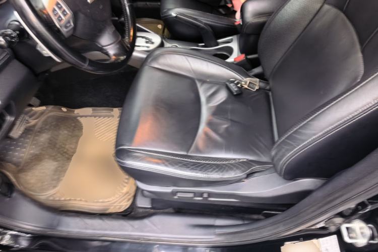 Used Mitsubishi Outlander 2010 Kijang 2.0 Sport Edition Left Front Seat