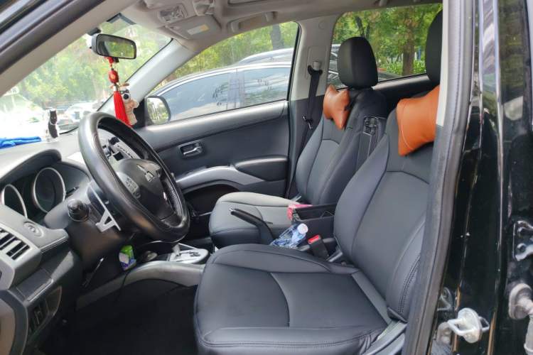 Used Mitsubishi Outlander 2010 Kijang 2.0 Sport Edition Left Front Seat