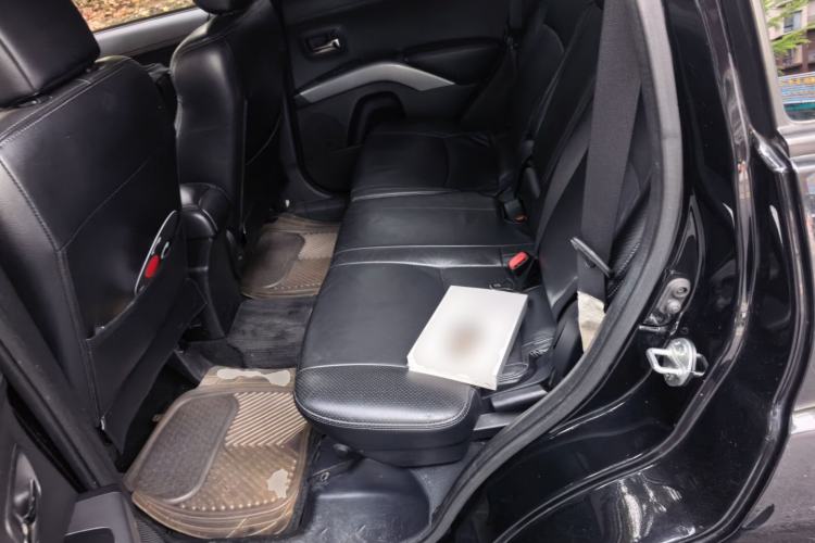 Used Mitsubishi Outlander 2010 Kijang 2.0 Sport Edition Left Rear Seat