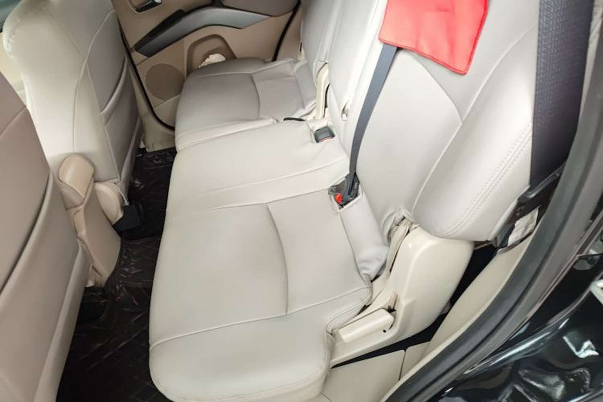 Used Mitsubishi Outlander 2010 Kijang 2.0 Sport Edition Left Rear Seat