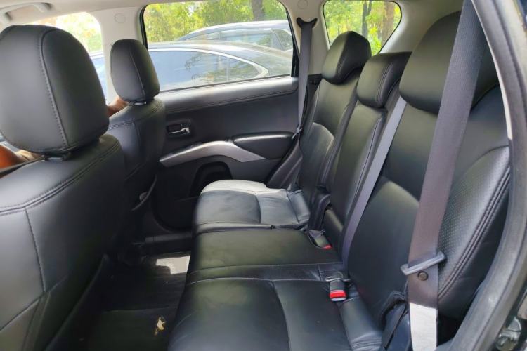 Used Mitsubishi Outlander 2010 Kijang 2.0 Sport Edition Left Rear Seat