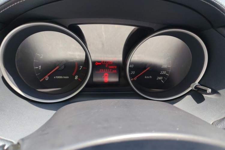 Used Mitsubishi Outlander 2010 Kijang 2.0 Sport Edition Odometer Close Up
