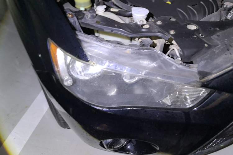 Used Mitsubishi Outlander 2010 Kijang 2.0 Sport Edition Right Front Headlight