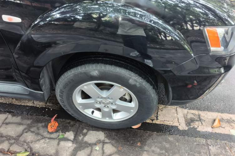 Used Mitsubishi Outlander 2010 Kijang 2.0 Sport Edition Right Front Wheel Hub