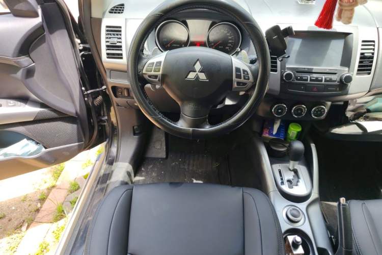 Used Mitsubishi Outlander 2010 Kijang 2.0 Sport Edition Steering Wheel