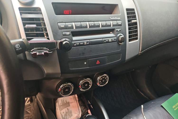 Used Mitsubishi Outlander  Audio And AC Panel