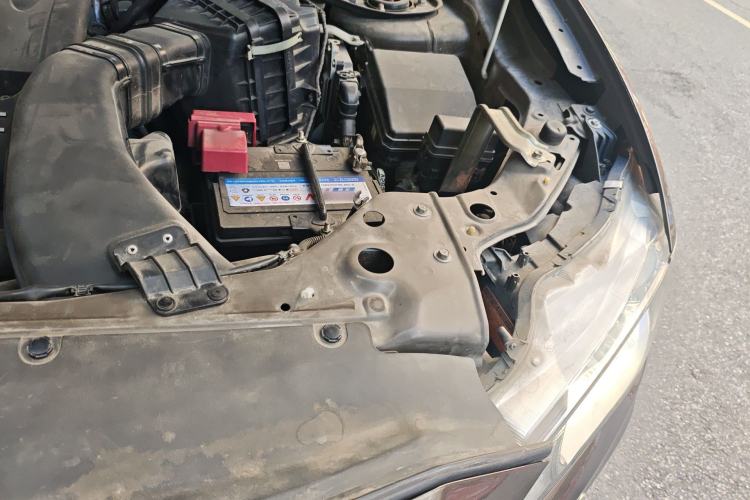Used Mitsubishi Outlander  Engine Bay Left