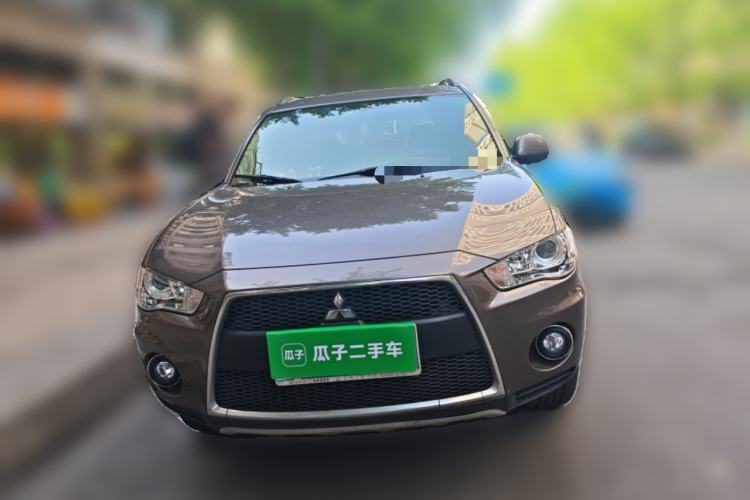 Used Mitsubishi Outlander  Front