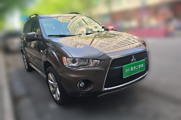 Used Mitsubishi Outlander  Front Right 45 Deg