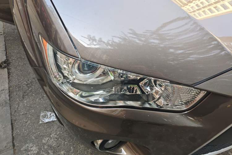 Used Mitsubishi Outlander  Right Front Headlight