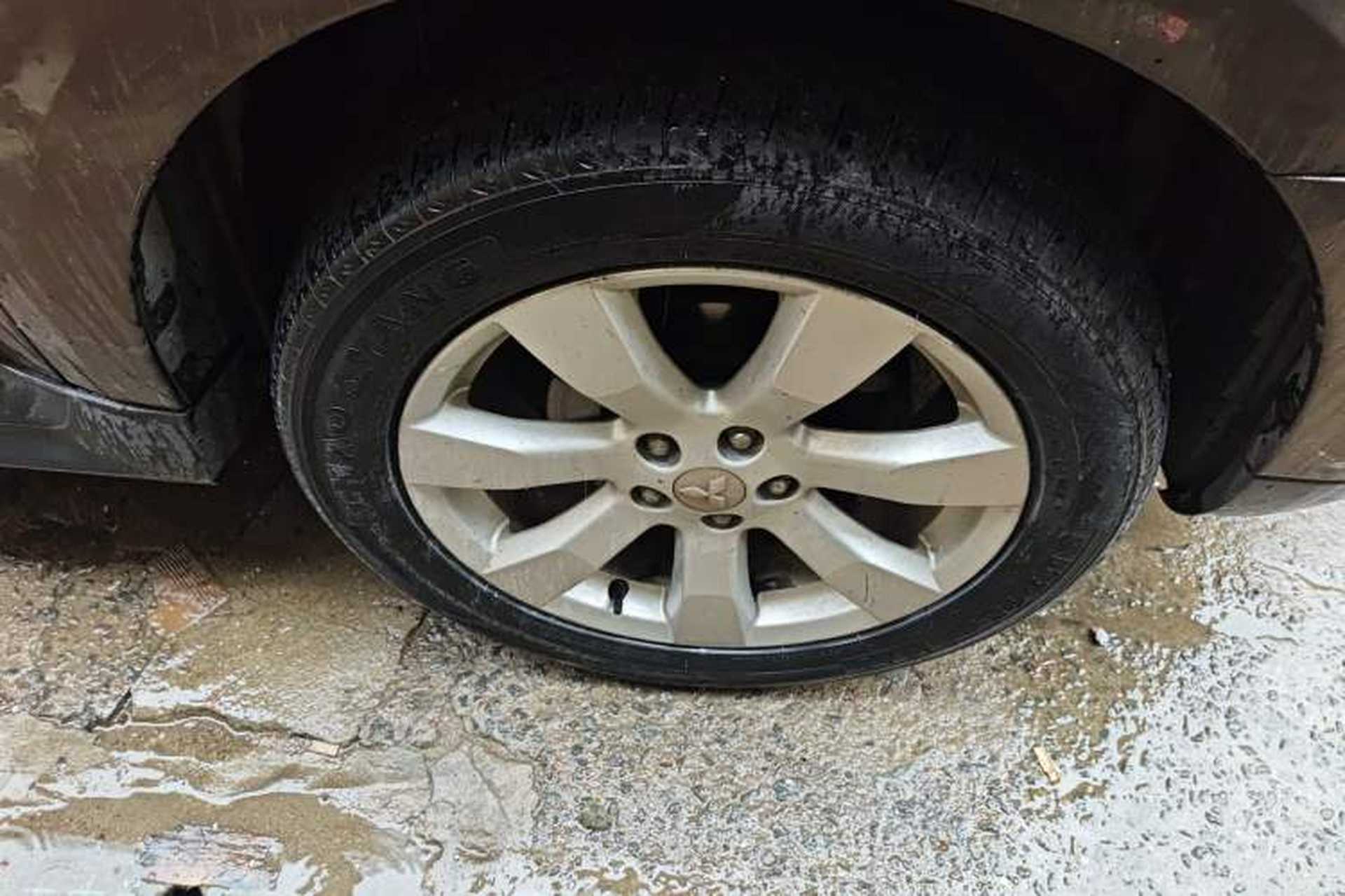 Used Mitsubishi Outlander 2010 Kinhui 2.4 Fashion Edition Right Front Wheel Hub
