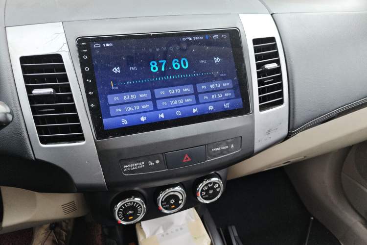 Used Mitsubishi Outlander 2010 Kinhui 2.4 Fashion Edition Audio And AC Panel