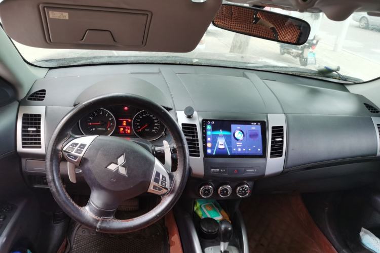 Used Mitsubishi Outlander 2010 Kinhui 2.4 Fashion Edition Center Console