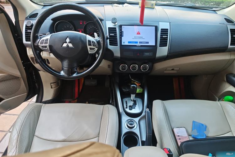 Used Mitsubishi Outlander 2010 Kinhui 2.4 Fashion Edition Center Console