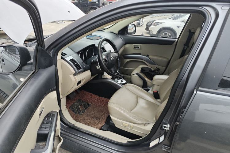 Used Mitsubishi Outlander 2010 Kinhui 2.4 Fashion Edition Driver Seat