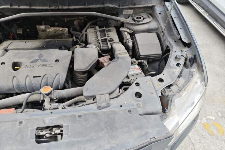 Used Mitsubishi Outlander 2010 Kinhui 2.4 Fashion Edition Engine Bay Left