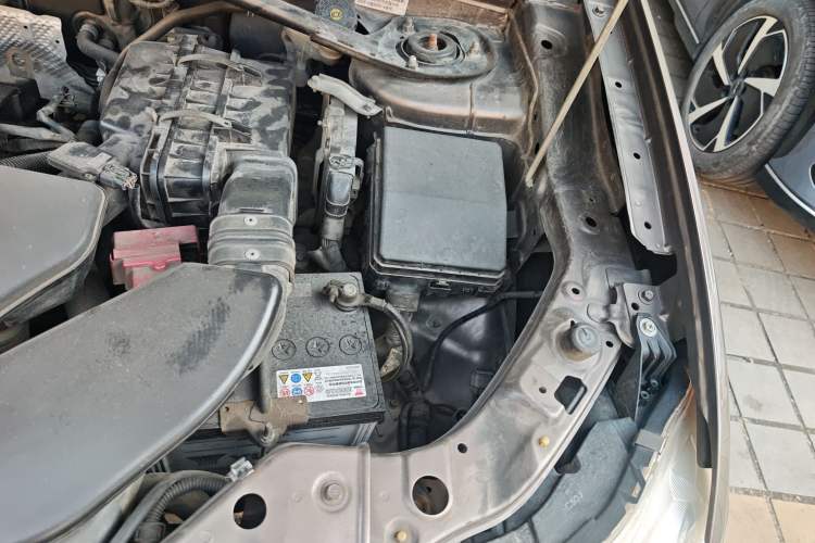 Used Mitsubishi Outlander 2010 Kinhui 2.4 Fashion Edition Engine Bay Left