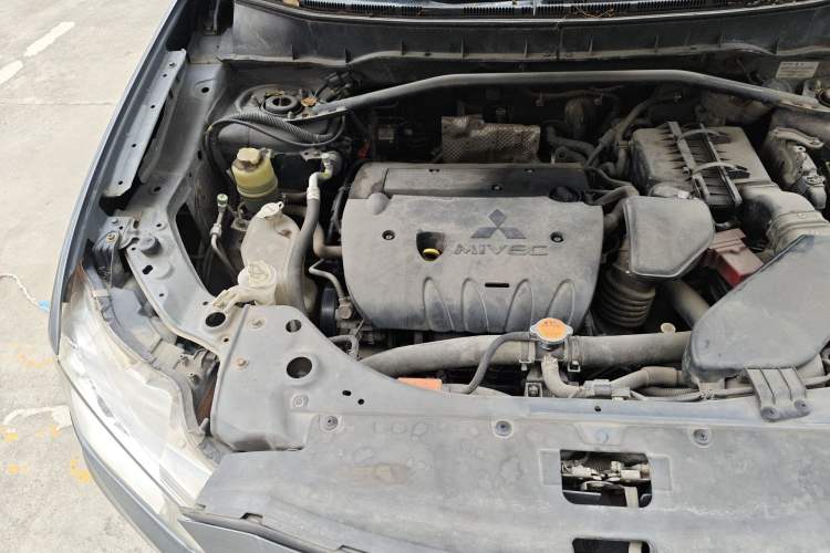 Used Mitsubishi Outlander 2010 Kinhui 2.4 Fashion Edition Engine Bay Right