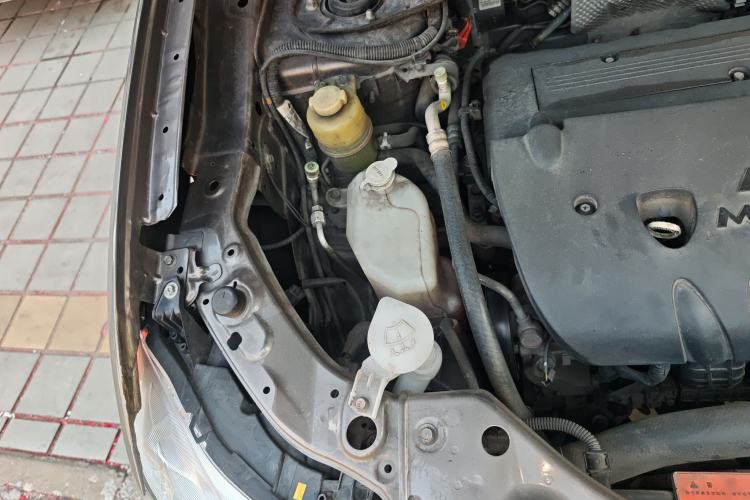 Used Mitsubishi Outlander 2010 Kinhui 2.4 Fashion Edition Engine Bay Right