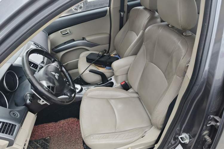 Used Mitsubishi Outlander 2010 Kinhui 2.4 Fashion Edition Left Front Seat