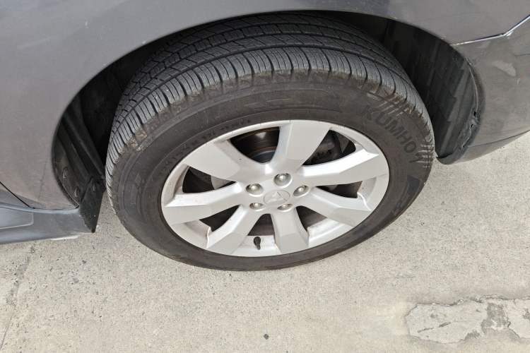 Used Mitsubishi Outlander 2010 Kinhui 2.4 Fashion Edition Right Front Wheel Hub