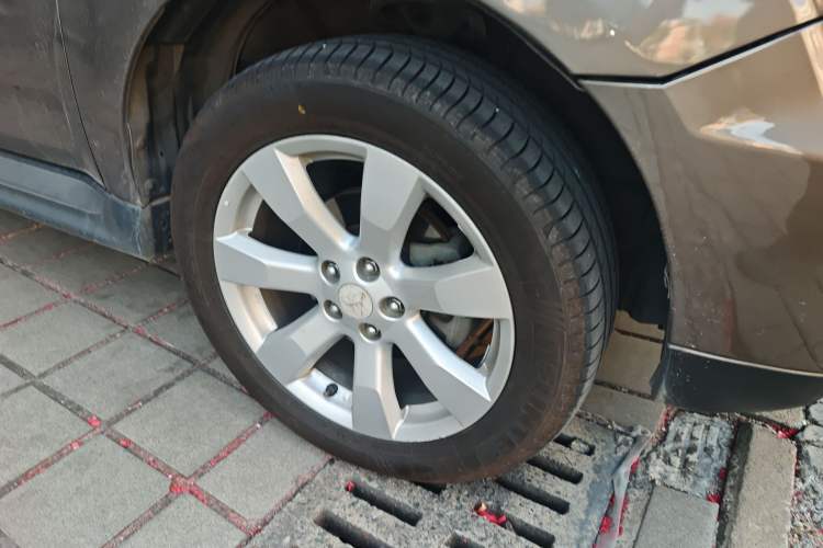 Used Mitsubishi Outlander 2010 Kinhui 2.4 Fashion Edition Right Front Wheel Hub