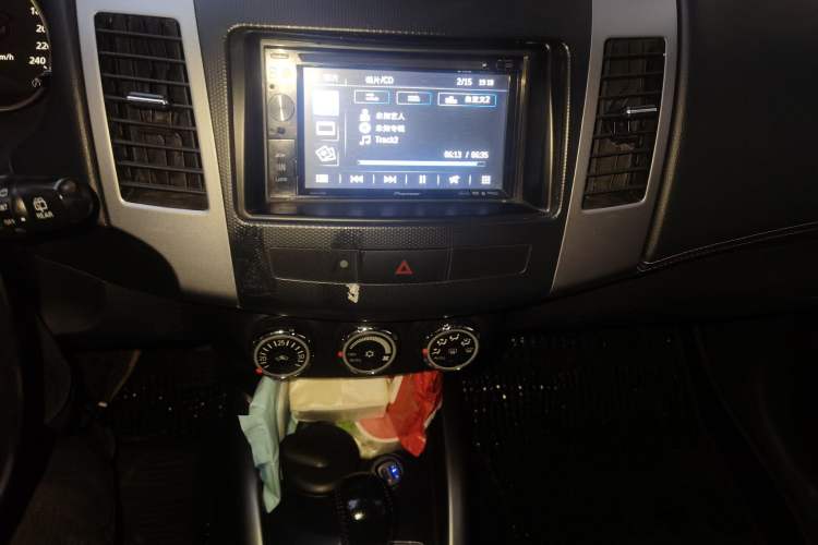 Used Mitsubishi Outlander 2010 Kijang 2.0 Sport Edition Audio And AC Panel