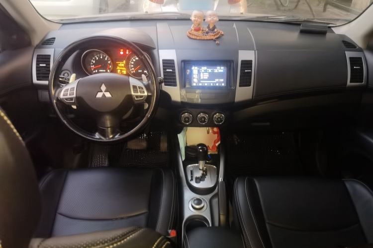 Used Mitsubishi Outlander 2010 Kijang 2.0 Sport Edition Center Console