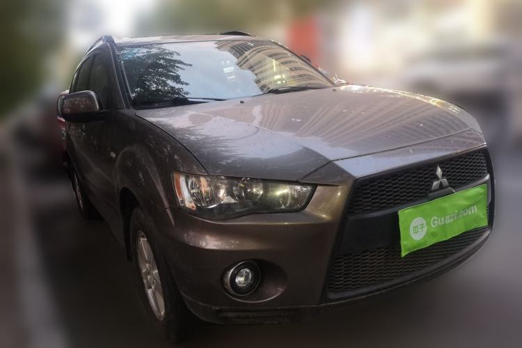 Used Mitsubishi Outlander 2010 Kijang 2.0 Sport Edition Front Right 45 Deg