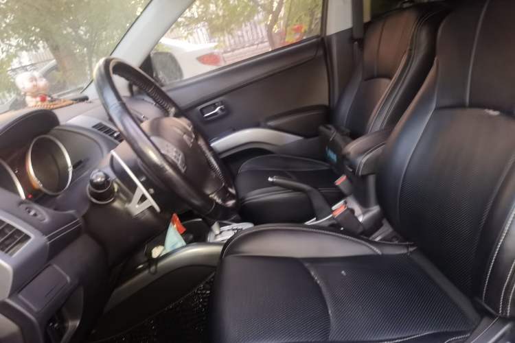 Used Mitsubishi Outlander 2010 Kijang 2.0 Sport Edition Left Front Seat
