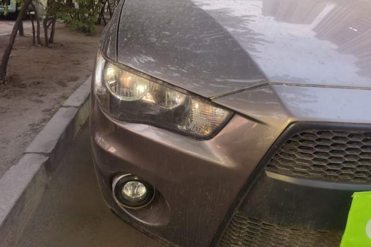 Used Mitsubishi Outlander 2010 Kijang 2.0 Sport Edition Right Front Headlight