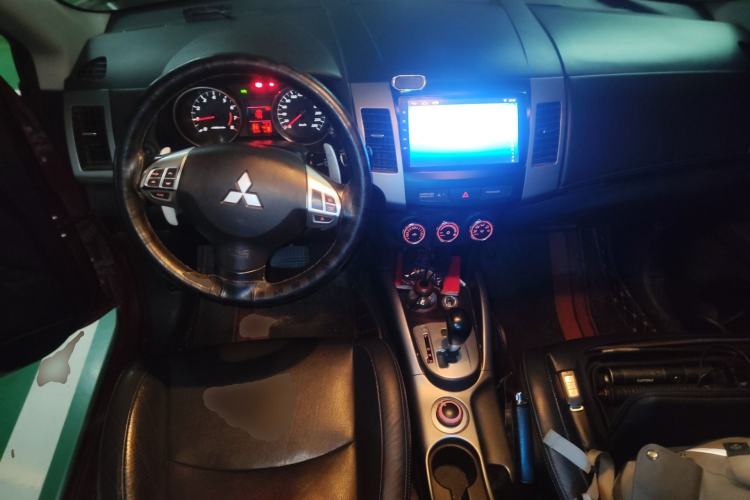 Used Mitsubishi Outlander 2010 Kinhui 2.4 Fashion Edition Center Console