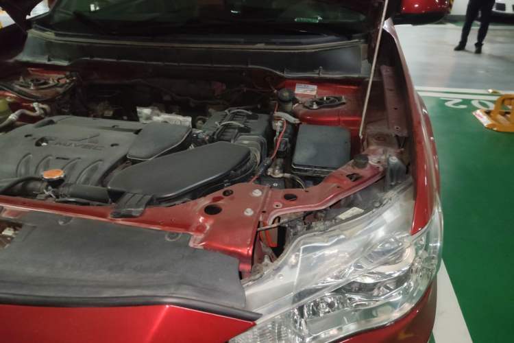 Used Mitsubishi Outlander 2010 Kinhui 2.4 Fashion Edition Engine Bay Left