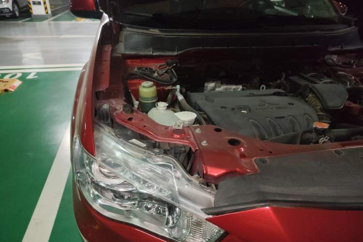 Used Mitsubishi Outlander 2010 Kinhui 2.4 Fashion Edition Engine Bay Right