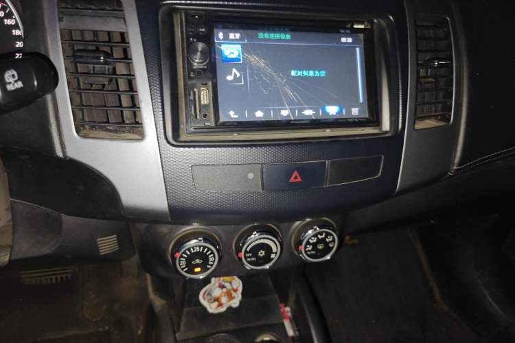 Used Mitsubishi Outlander 2010 Kinhui 2.4 Fashion Edition Audio And AC Panel