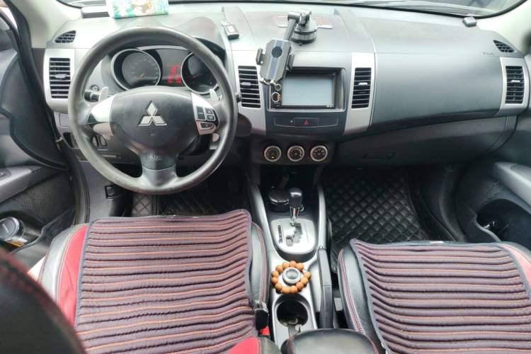 Used Mitsubishi Outlander 2010 Kijang 2.0 Sport Edition Center Console