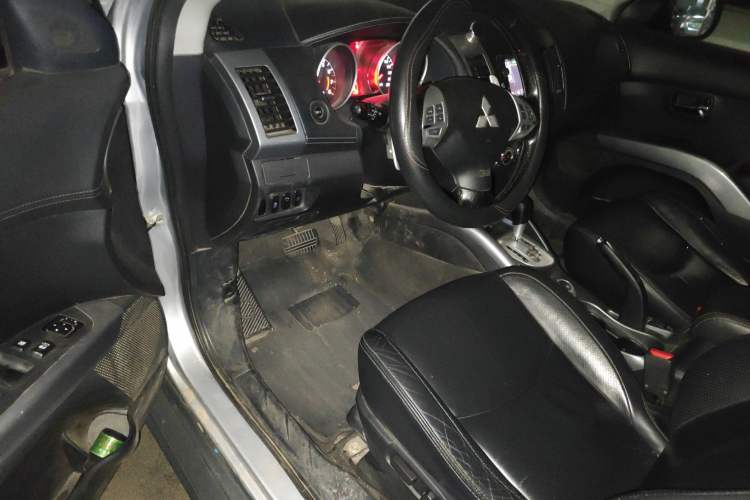 Used Mitsubishi Outlander 2010 Kinhui 2.4 Fashion Edition Driver Seat