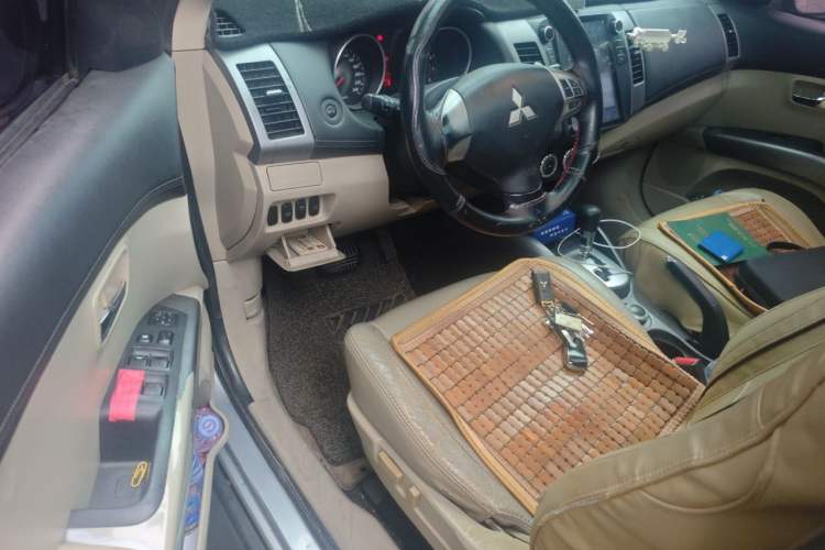 Used Mitsubishi Outlander 2010 Kinhui 2.4 Fashion Edition Driver Seat