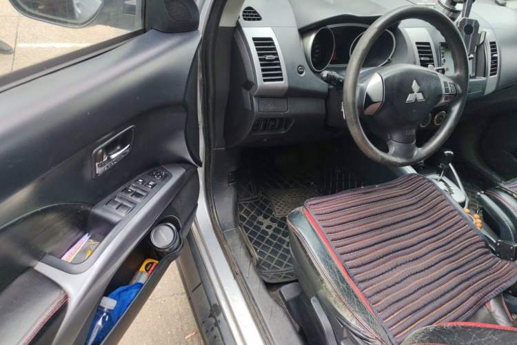 Used Mitsubishi Outlander 2010 Kijang 2.0 Sport Edition Driver Seat