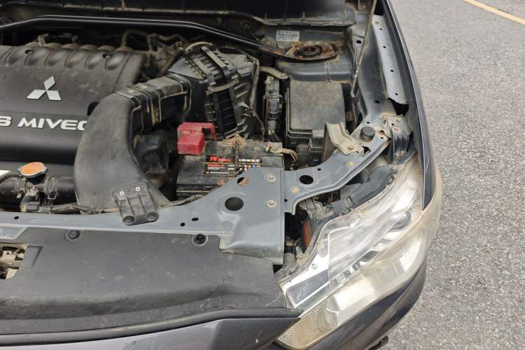 Used Mitsubishi Outlander 2010 Kijang 3.0 Luxury Edition Engine Bay Left