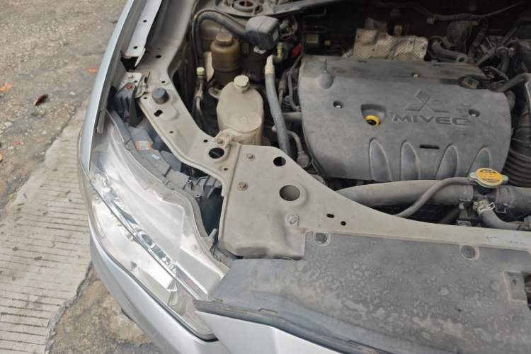Used Mitsubishi Outlander 2010 Kinhui 2.4 Fashion Edition Engine Bay Right