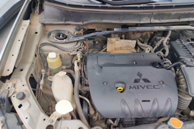 Used Mitsubishi Outlander 2010 Kijang 2.0 Sport Edition Engine Bay Right