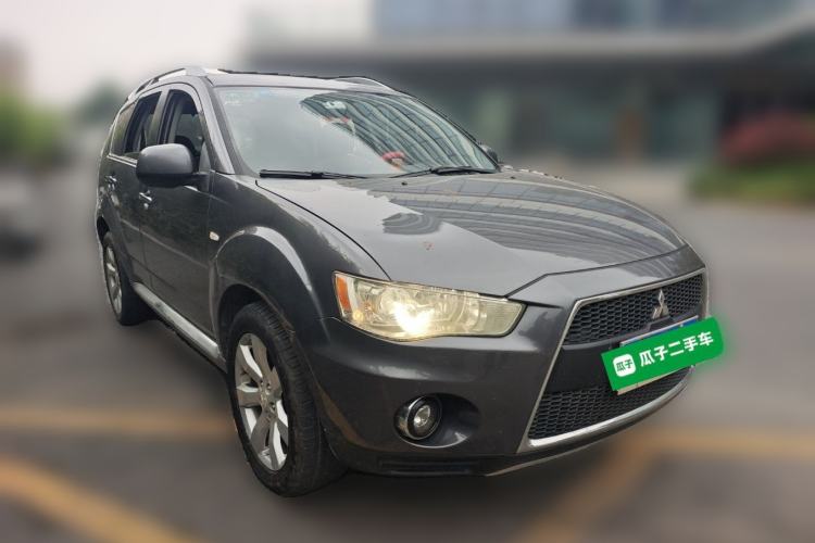 Used Mitsubishi Outlander 2010 Kijang 3.0 Luxury Edition Front Right 45 Deg