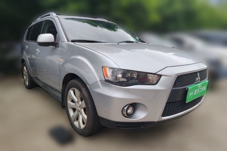 Used Mitsubishi Outlander 2010 Kijang 2.0 Sport Edition Front Right 45 Deg
