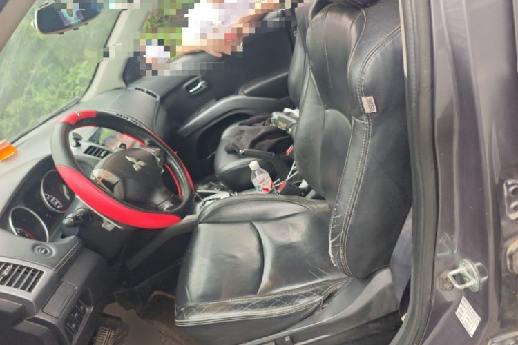 Used Mitsubishi Outlander 2010 Kijang 3.0 Luxury Edition Left Front Seat