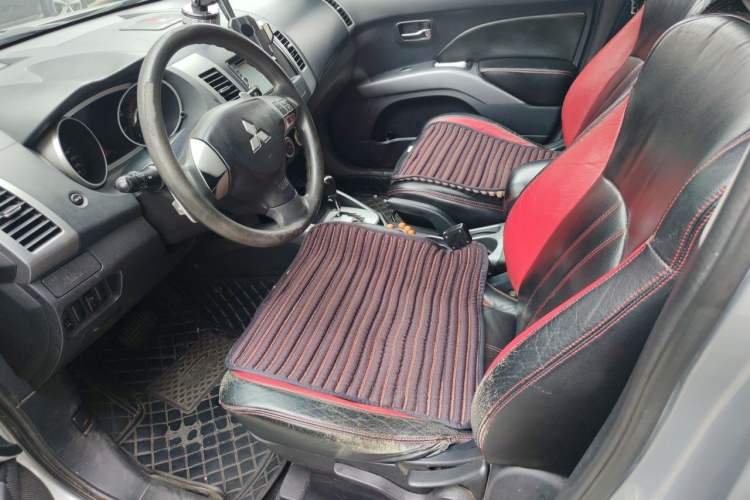 Used Mitsubishi Outlander 2010 Kijang 2.0 Sport Edition Left Front Seat