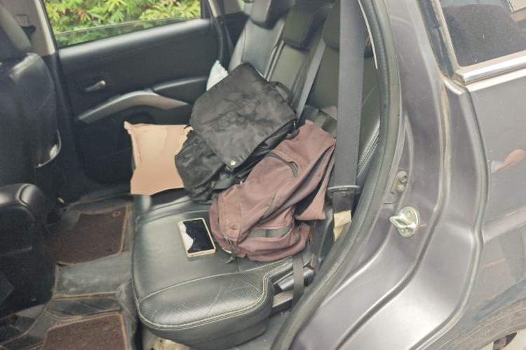 Used Mitsubishi Outlander 2010 Kijang 3.0 Luxury Edition Left Rear Seat