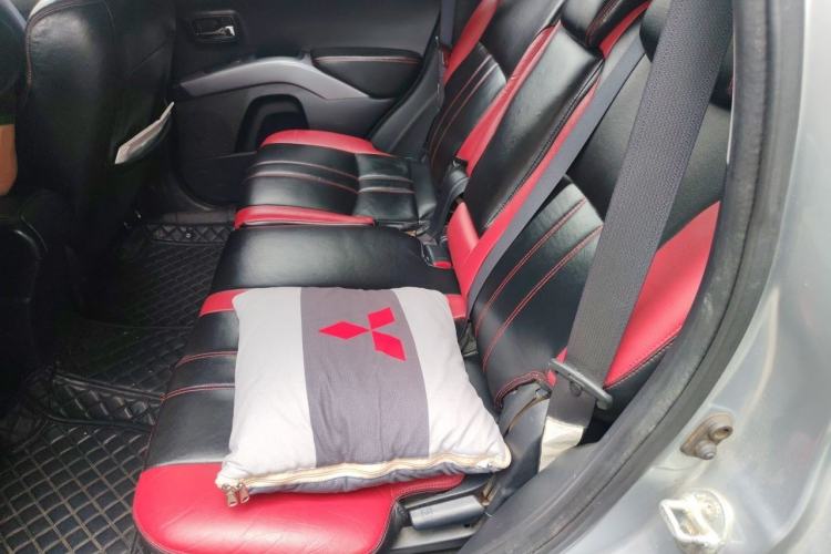 Used Mitsubishi Outlander 2010 Kijang 2.0 Sport Edition Left Rear Seat