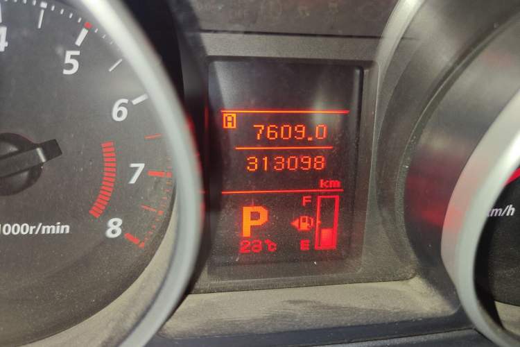 Used Mitsubishi Outlander 2010 Kinhui 2.4 Fashion Edition Odometer Close Up