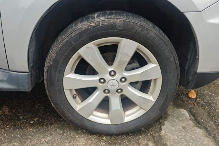 Used Mitsubishi Outlander 2010 Kinhui 2.4 Fashion Edition Right Front Wheel Hub